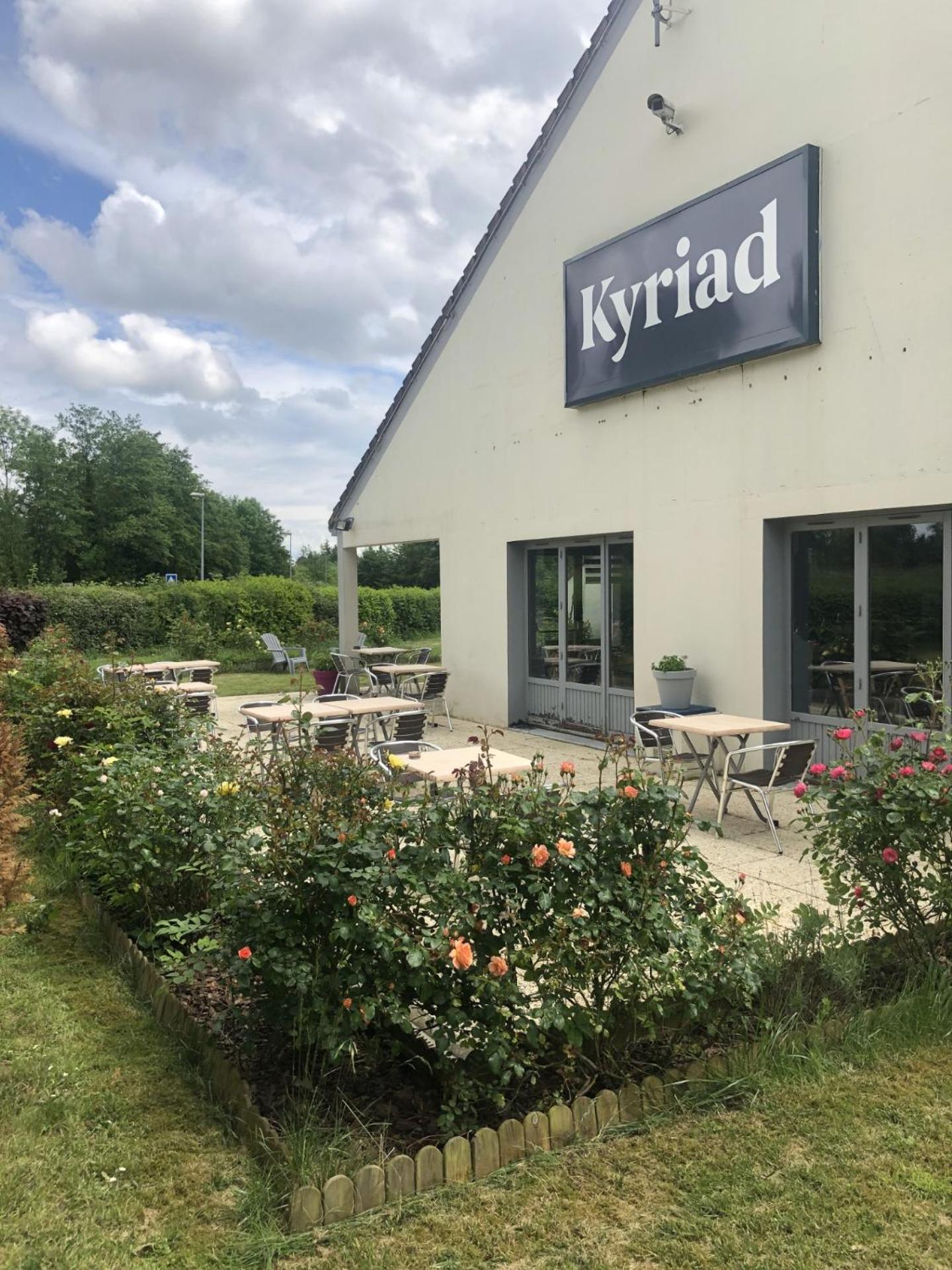 Kyriad Sedan Exterior photo